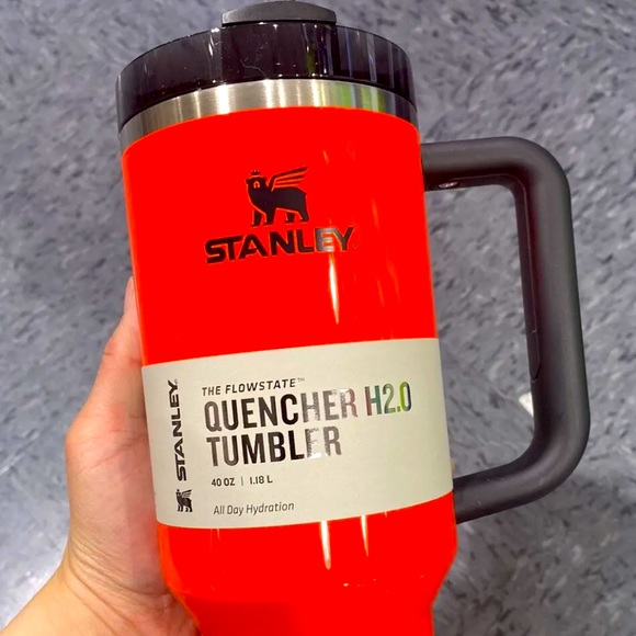 ☢️🖤 Stanley UNRELEASED LIMITED 40oz Quencher NEON ORANGE🧡🖤 - Picture 1 of 5